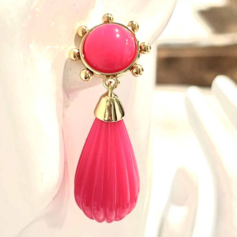 NWT-Trina Turk-Carved Resin Tear Drop Bead Dangle Earrings-Post Back-2”long